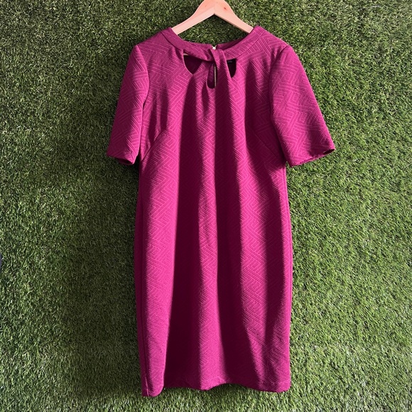 Liz Claiborne Dresses & Skirts - Liz Claiborne Maroon Textured Knit Dress Office
